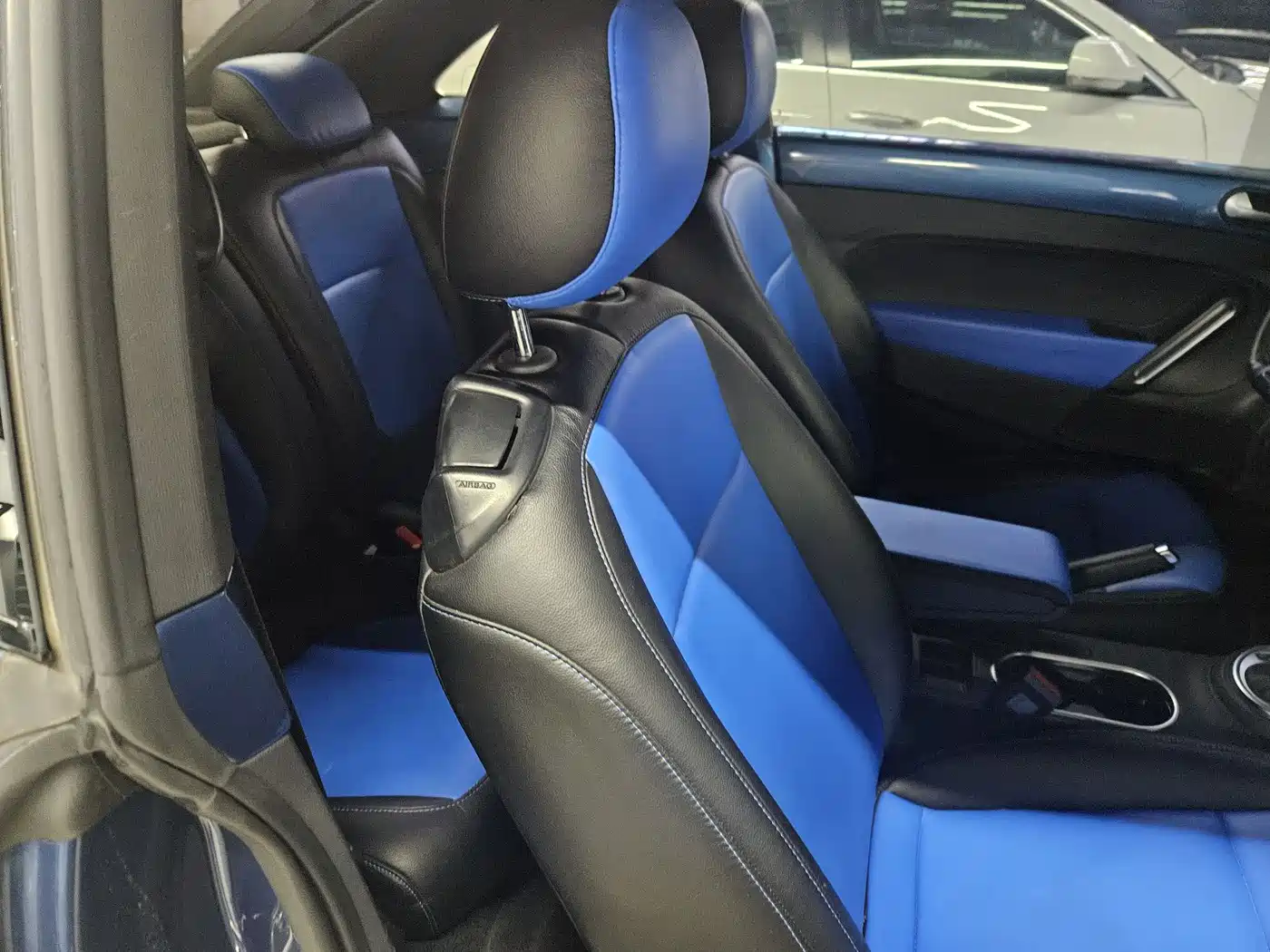Volkswagen Beetle 2016 Model 180TSI Club Edition фото 5