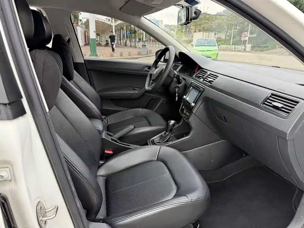 Volkswagen Santana 2016 1.6L Automatic Trend Edition фото 9