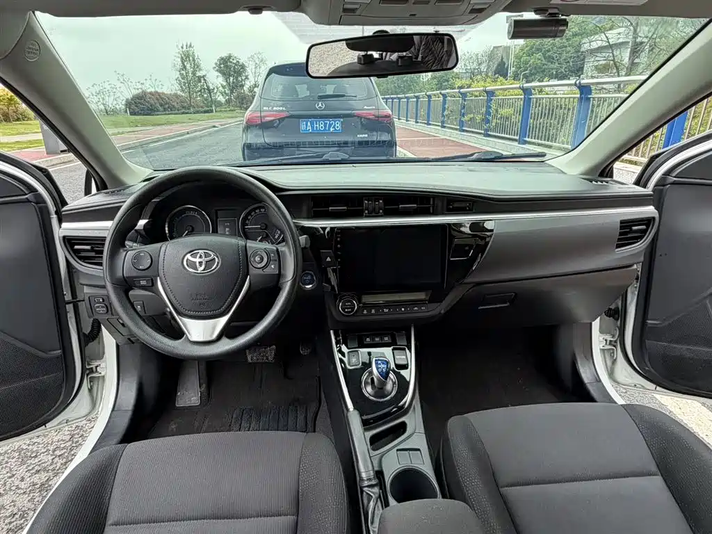 Toyota Levin 2016 Hybrid 1.8H GS E-CVT Elite фото 7
