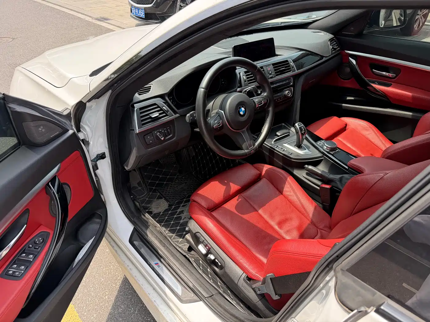BMW 3 Series GT 2018 320i M Sport фото 6