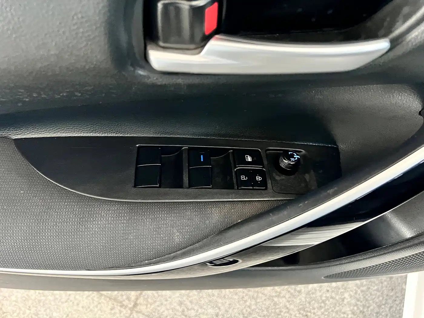Toyota Corolla 2022 Hybrid 1.8L E-CVT Pioneer Edition фото 17