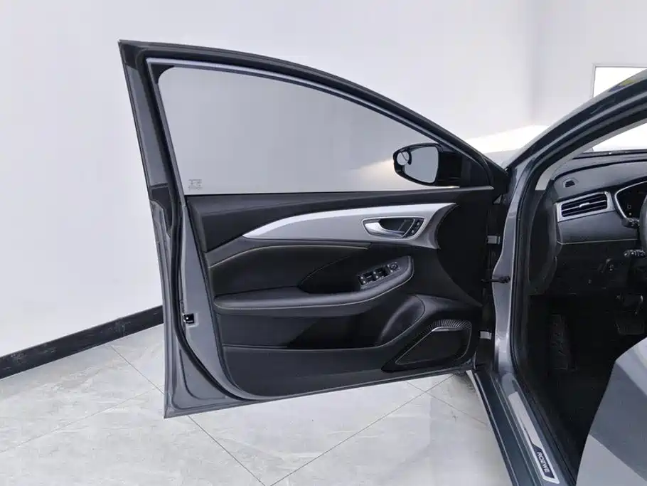 Roewe i6 MAX 2021 2020 Model 300TGI Automatic Cool & Smart Edition