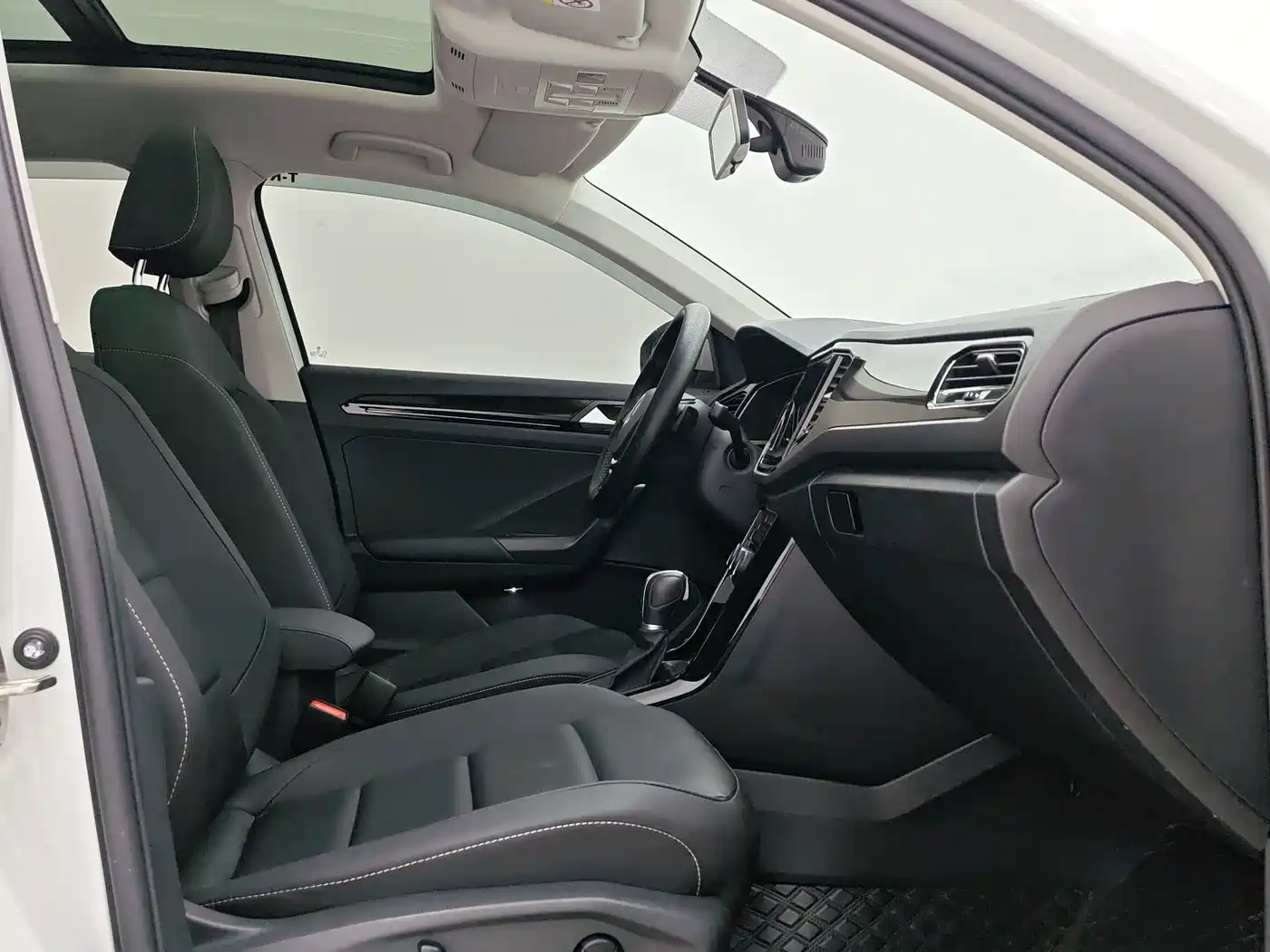 Volkswagen T-ROC 2022 280TSI DSG 2WD Comfort PLUS фото 9