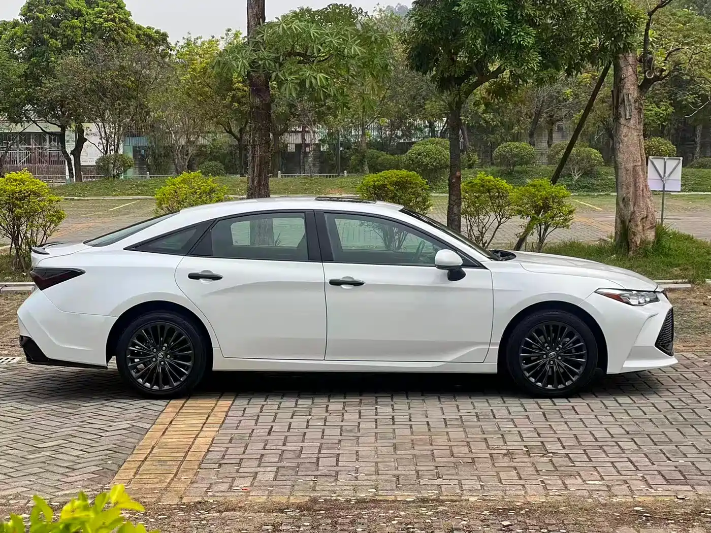Toyota Avalon 2022 2.5L Luxury Edition фото 17