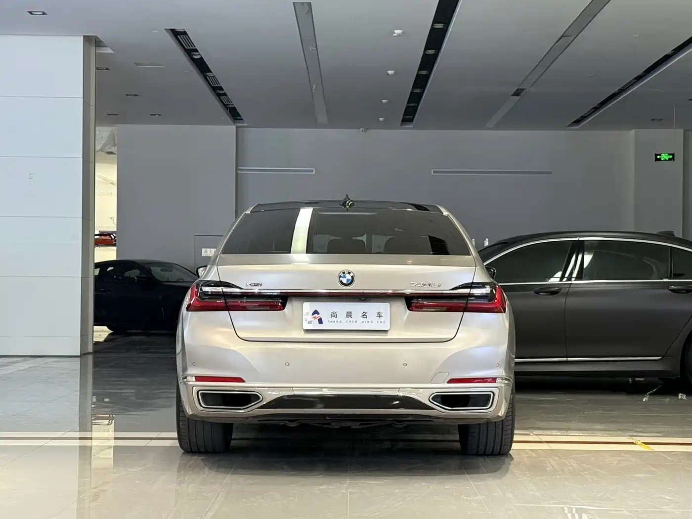 Фото 15 - BMW 7 Series