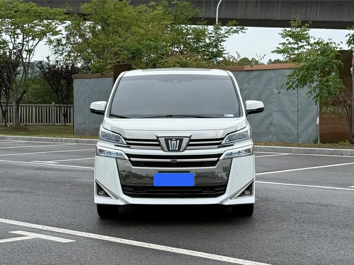 Toyota Vellfire 2021 Crown Hybrid 2.5L HV Premium Edition фото 2