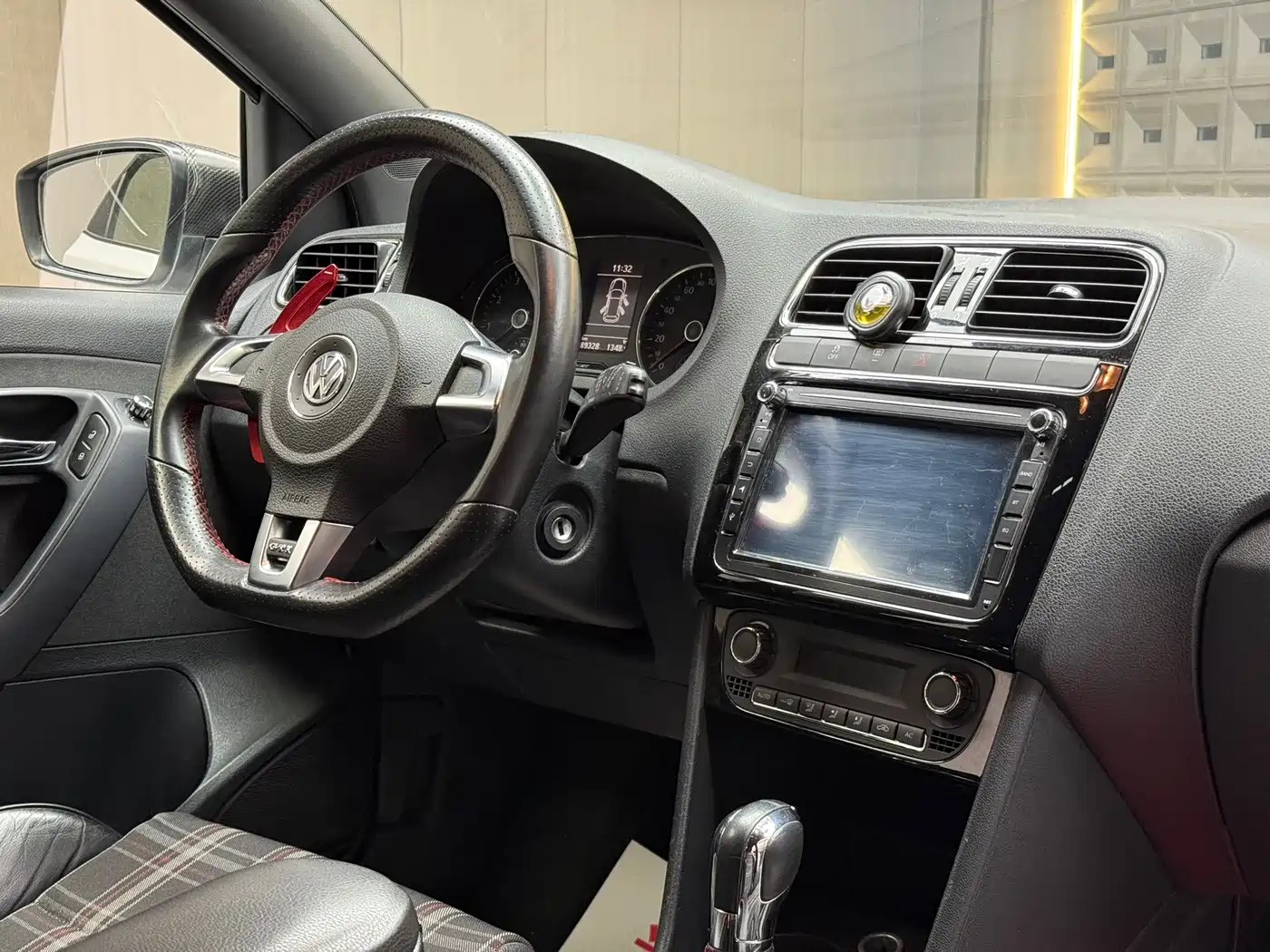 Volkswagen Polo 2012 1.4TSI GTI фото 14