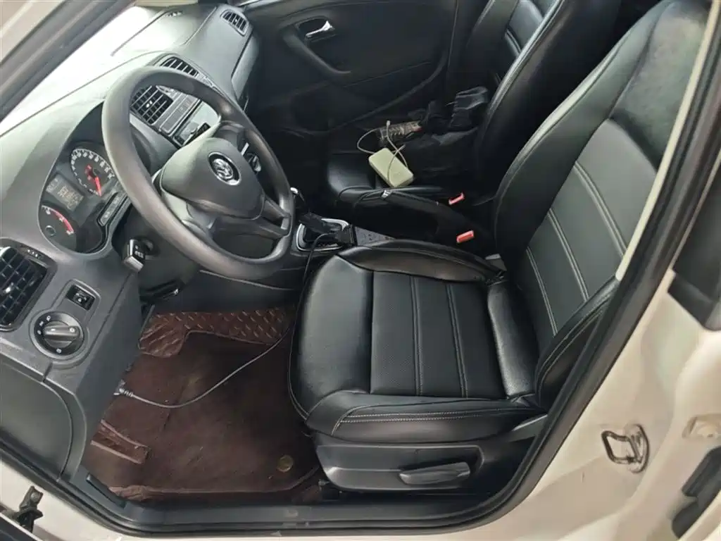 Volkswagen Polo 2016 1.4L Automatic Trend фото 15