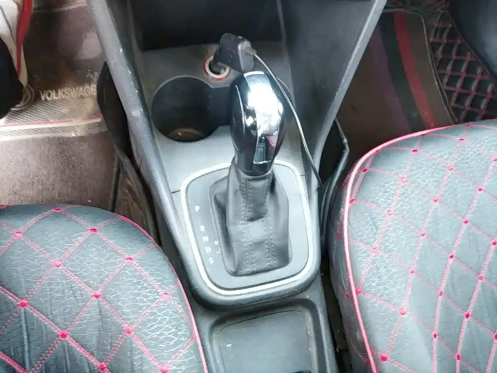 Volkswagen Polo 2014 1.4L Automatic Comfort Edition фото 14