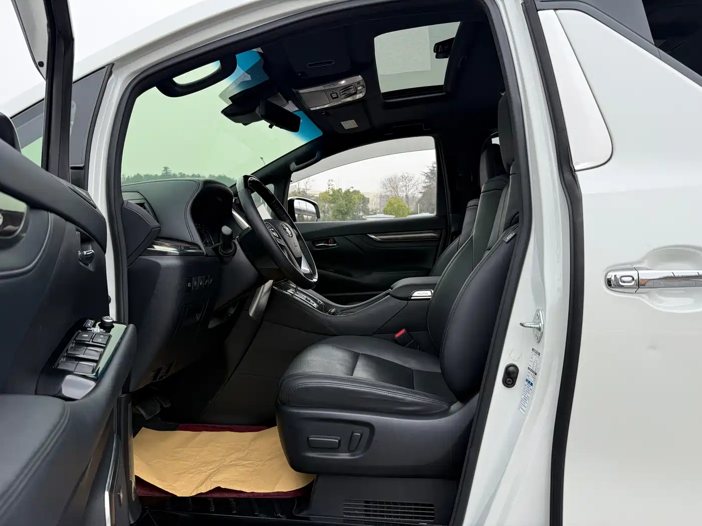Toyota Vellfire 2021 Crown Hybrid 2.5L HV Premium Edition фото 7