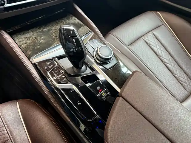 BMW 5 Series 2022 525Li M Sport Package — фото 5