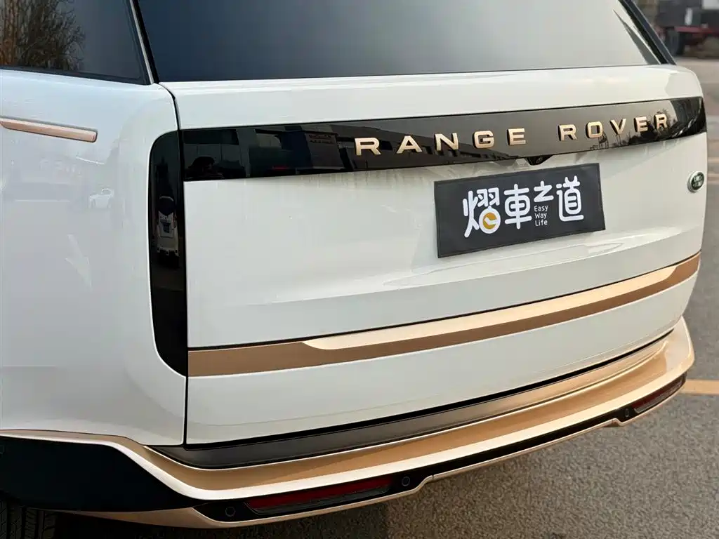 Land Rover Range Rover 2024 3.0 L6 360PS Golden Age Edition фото 27