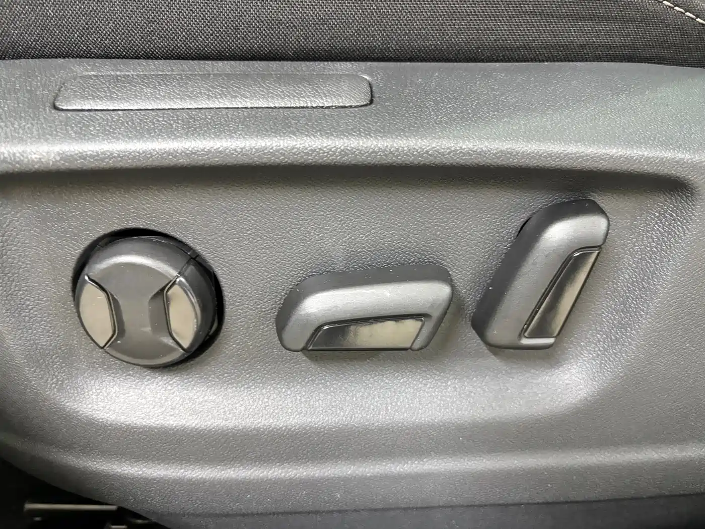 VOLKSWAGEN T ROC EXPLORING SONGS