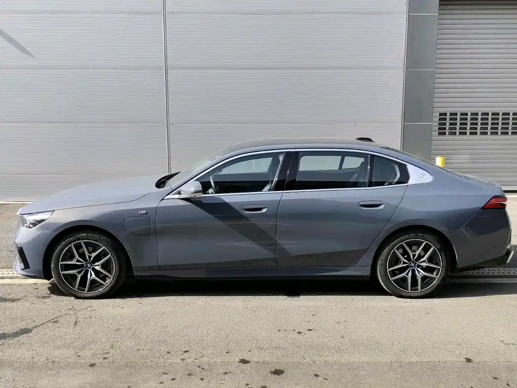 BMW i5 2024 eDrive 35L Premium Model M Sport Package фото 6