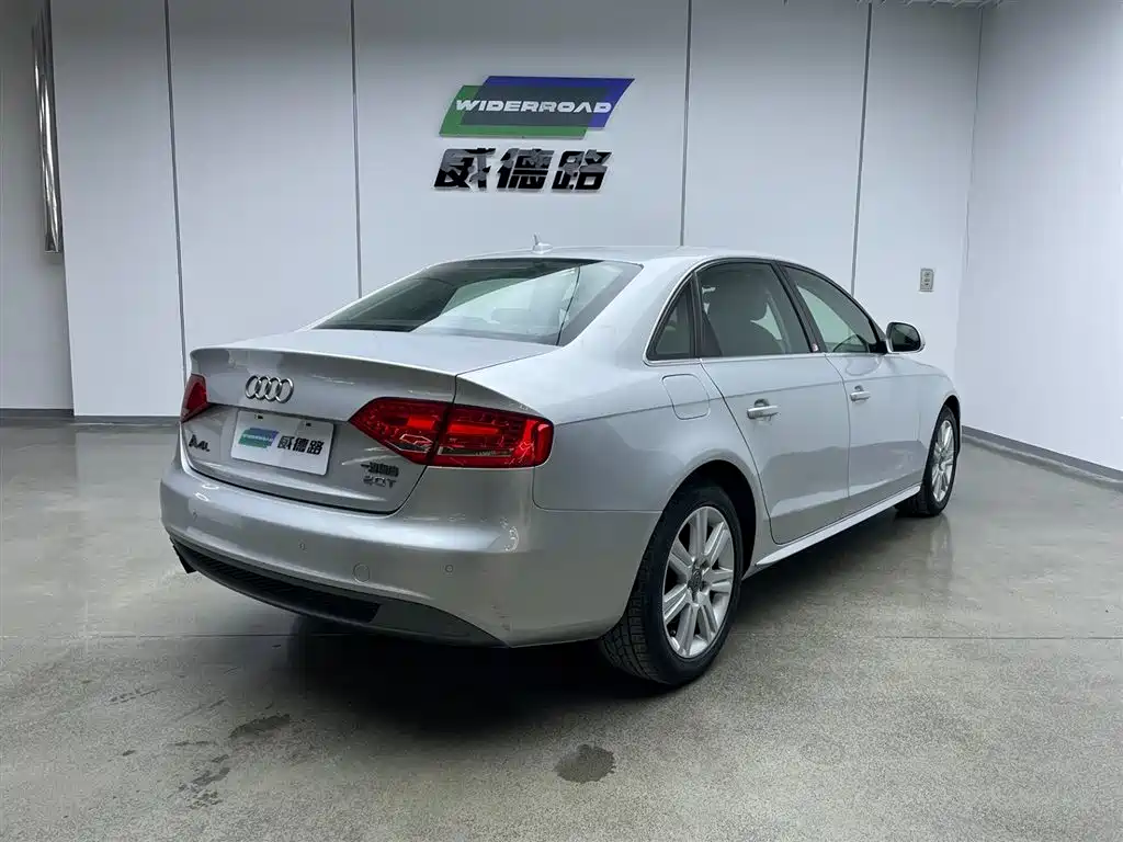 Audi A4L 2012 2.0 TFSI Automatic Technology фото 3