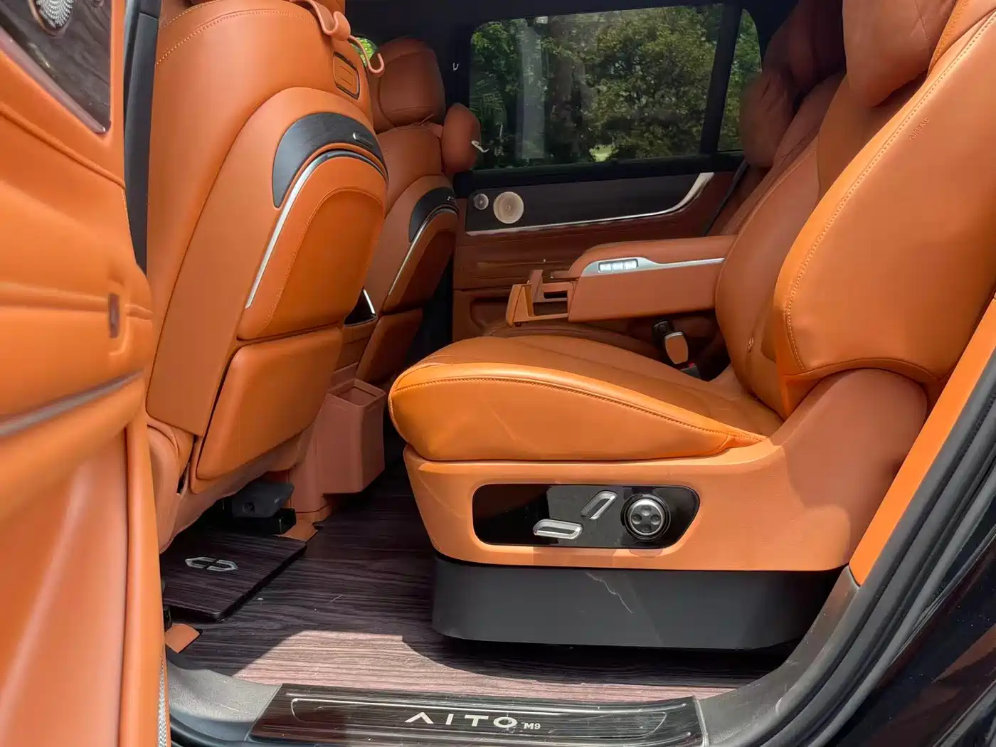 AITO Wenjie AITO M9 2024 Extended Range Ultra 42kWh 6-Seater фото 11