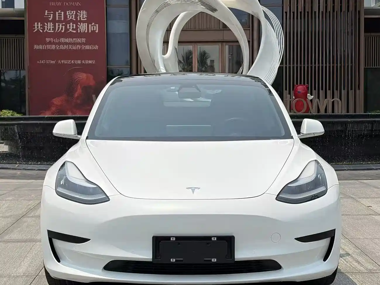 TESLA MODEL 3