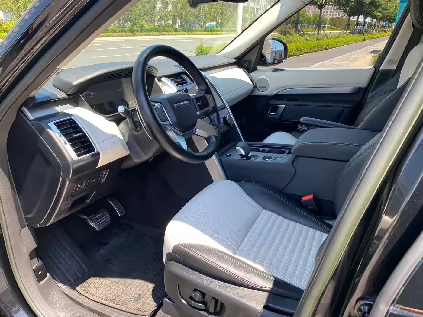 Land Rover Discovery 2023 360PS R-Dynamic S фото 6