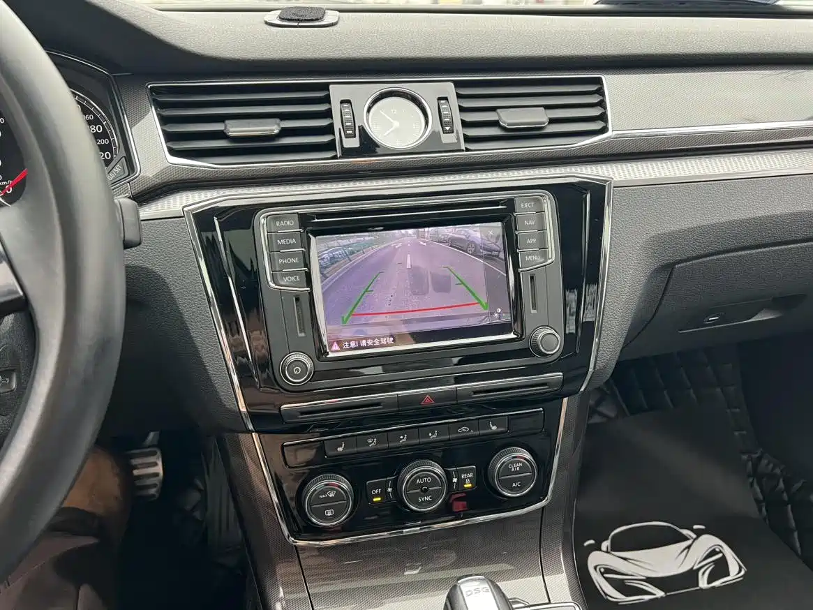 Volkswagen Passat 2017 330TSI DSG Luxury фото 8