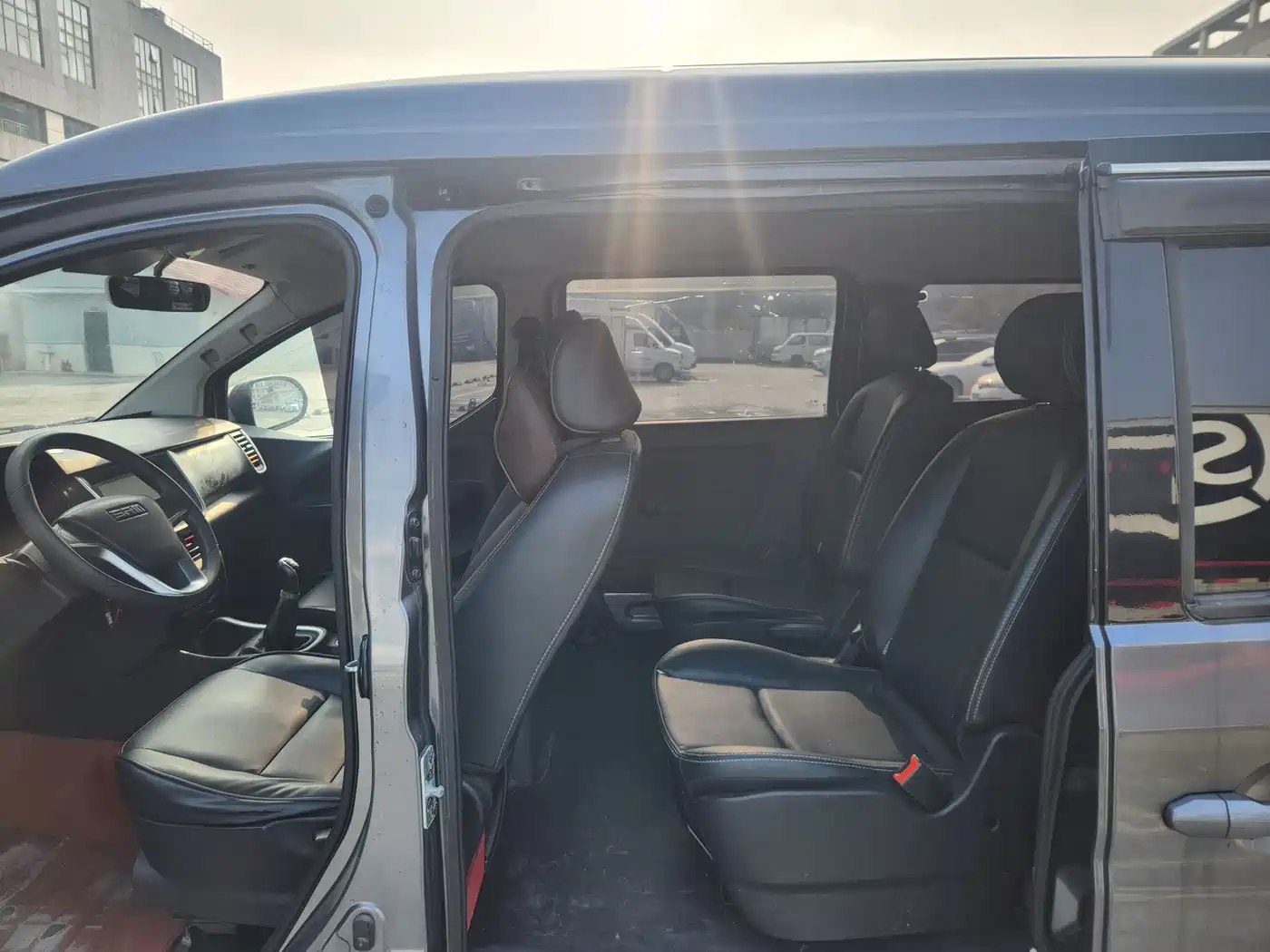 SRM Xinyuan Golden Sealion M 2023 2024 Model 1.5L Travel Lion Passenger Vehicle 5/6/7 Seater