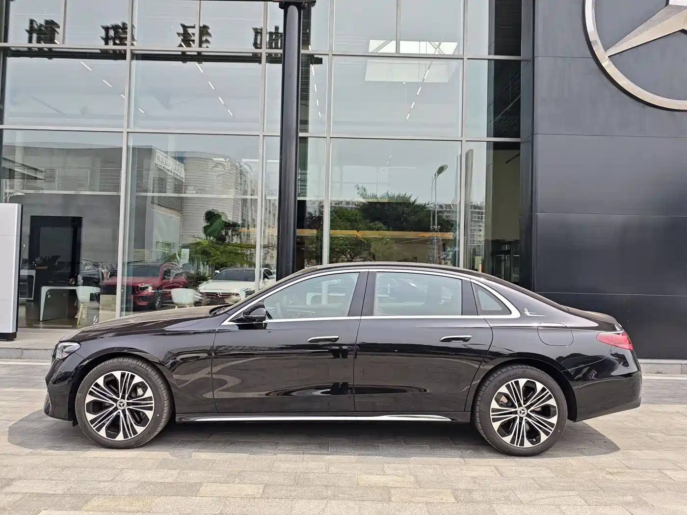 Mercedes-Benz E-Class New Energy 2024 E 350 e L Plug-in Hybrid Sedan фото 3