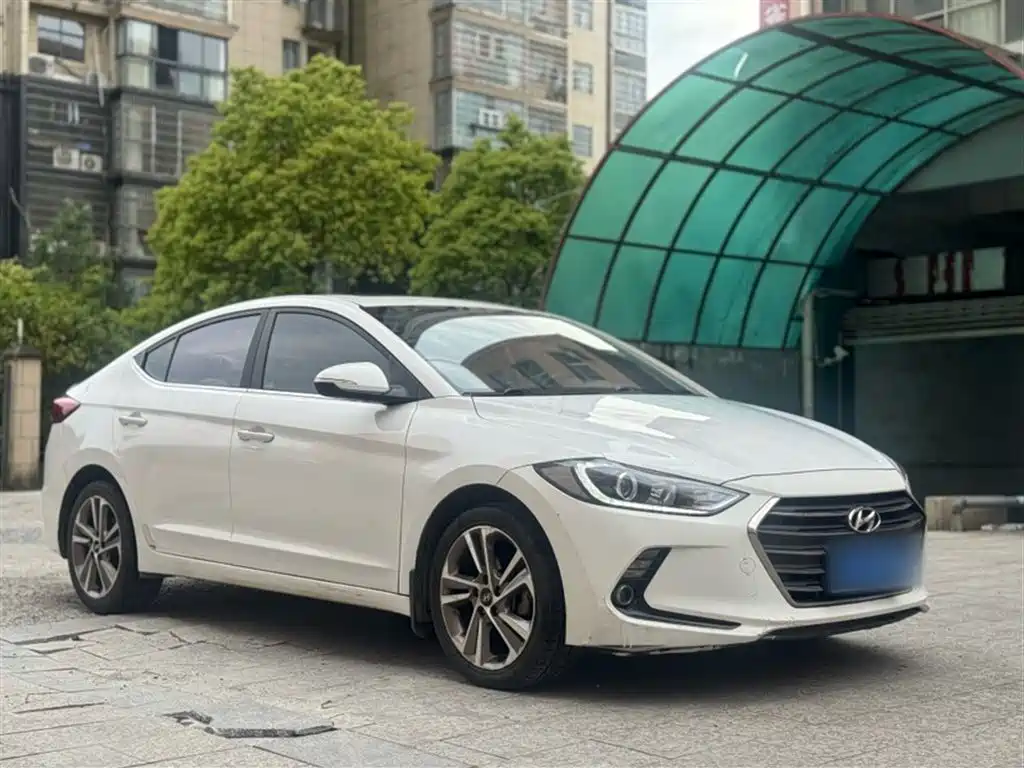 Hyundai Elantra 2016 Model 1.6L Automatic Smart Elite фото 9