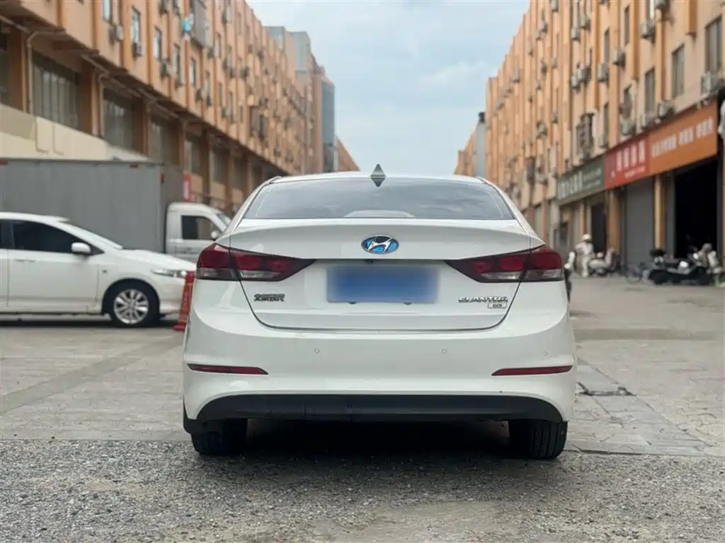 Hyundai Elantra 2016 Model 1.6L Automatic Smart Elite фото 12