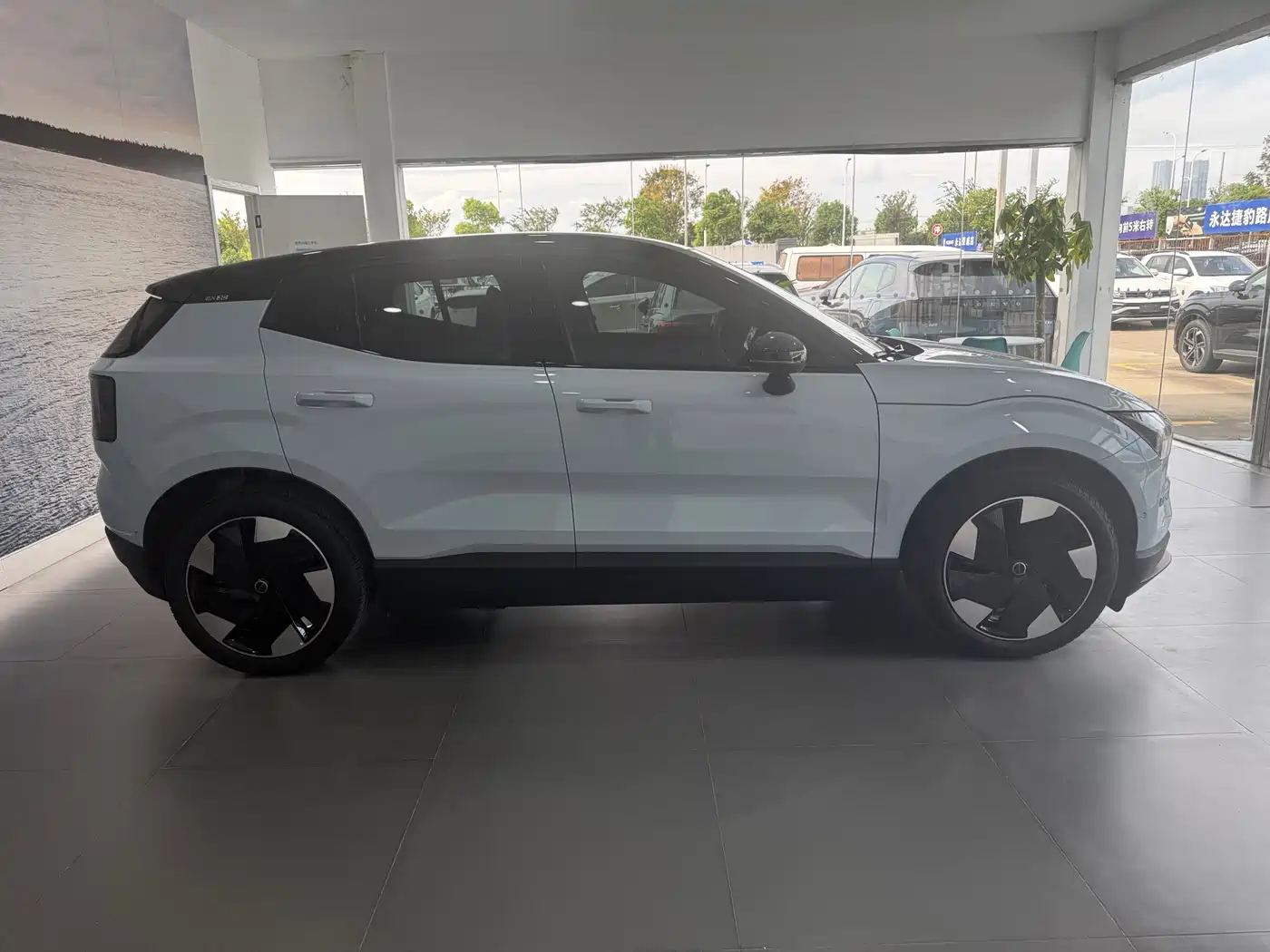 Volvo EX30 2024 2025 RWD Long Range Ultra