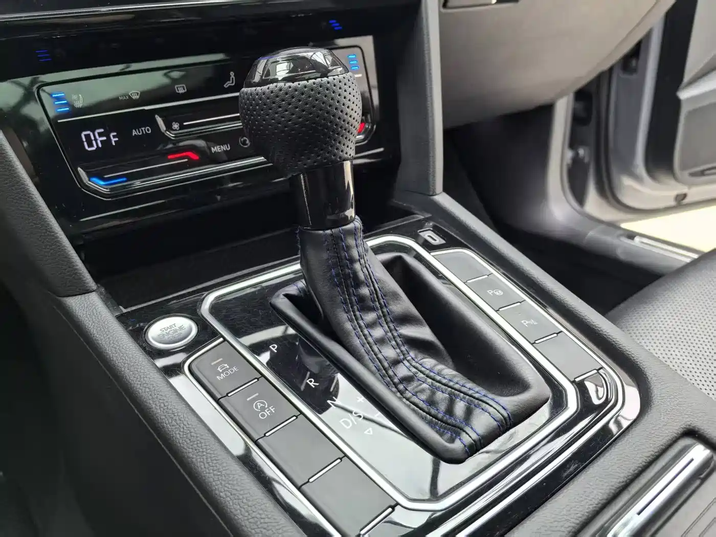 Volkswagen FAW-Volkswagen CC 2023 380TSI Eye-catching Edition фото 17