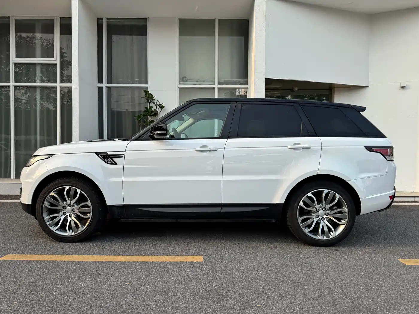 Land Rover Range Rover Sport 2014 3.0 SC V6 HSE DYNAMIC фото 4