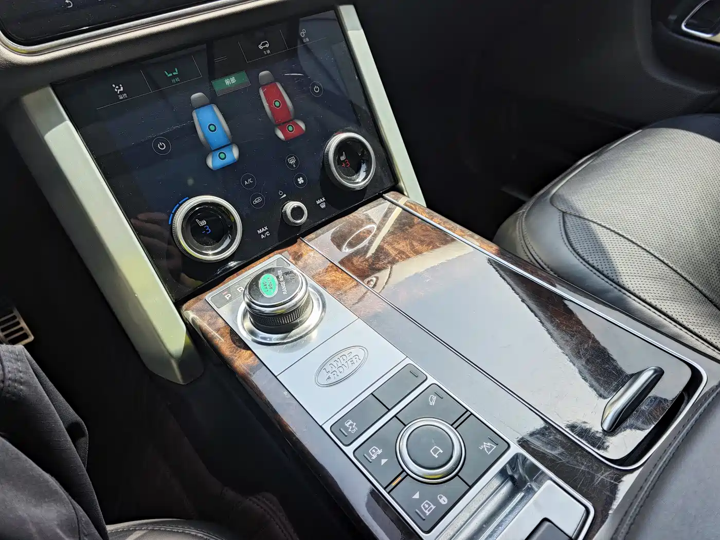 Land Rover Range Rover 2020 3.0 L6 Heritage Extended Edition фото 17