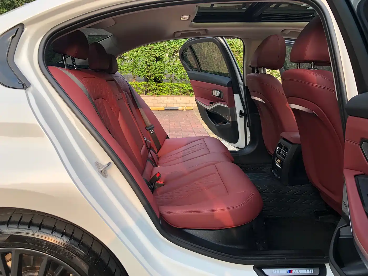 BMW 3 Series 2024 325Li M Sport Shadowline Package фото 21