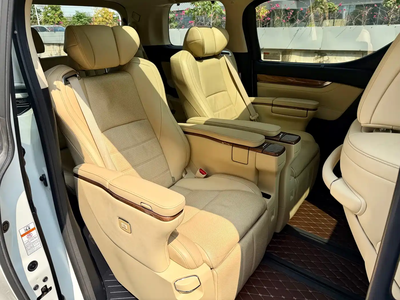 Toyota Alphard 2015 3.5L Premium Edition фото 27