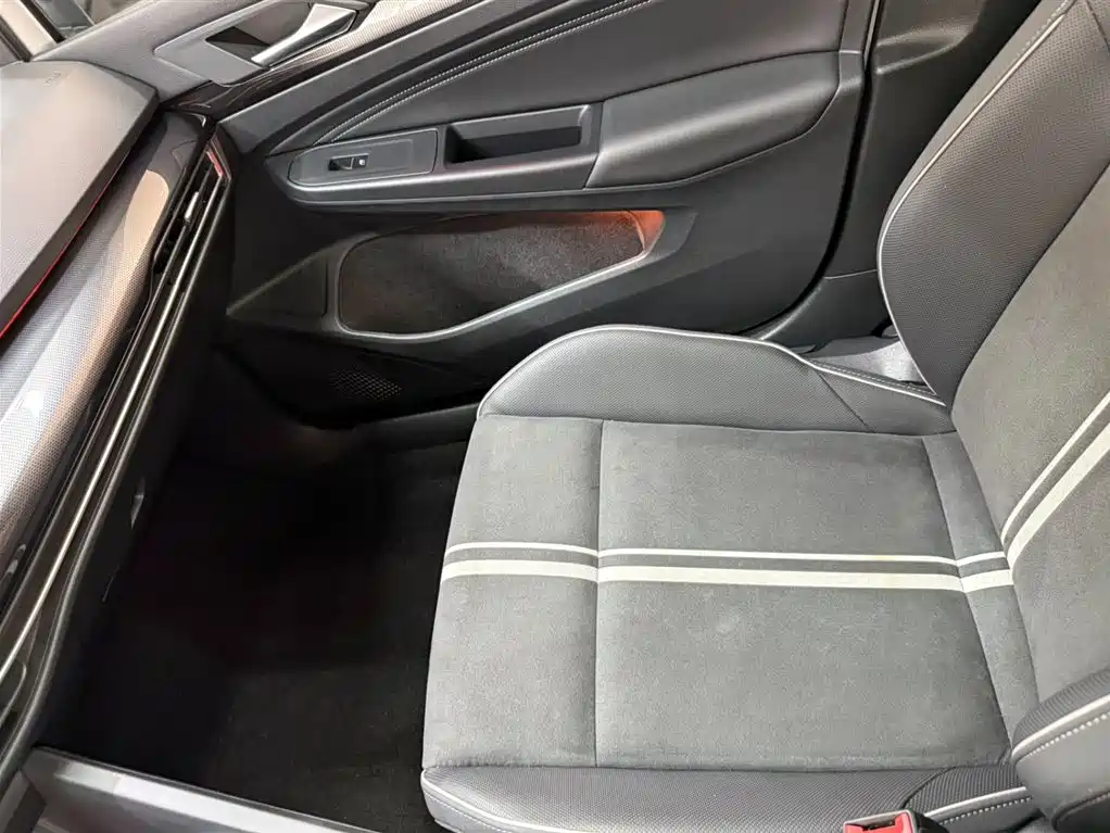 Volkswagen Golf 2021 280TSI DSG R-Line фото 13