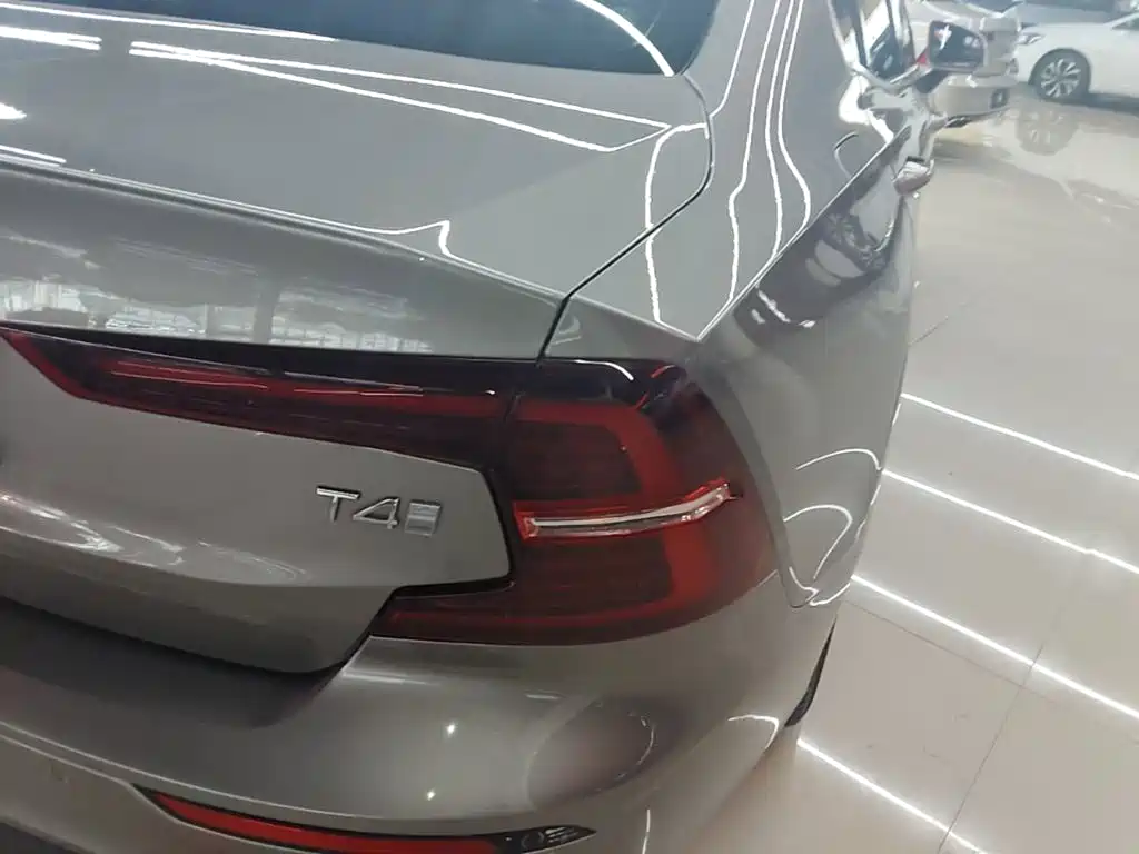Фото 8 - Volvo S60