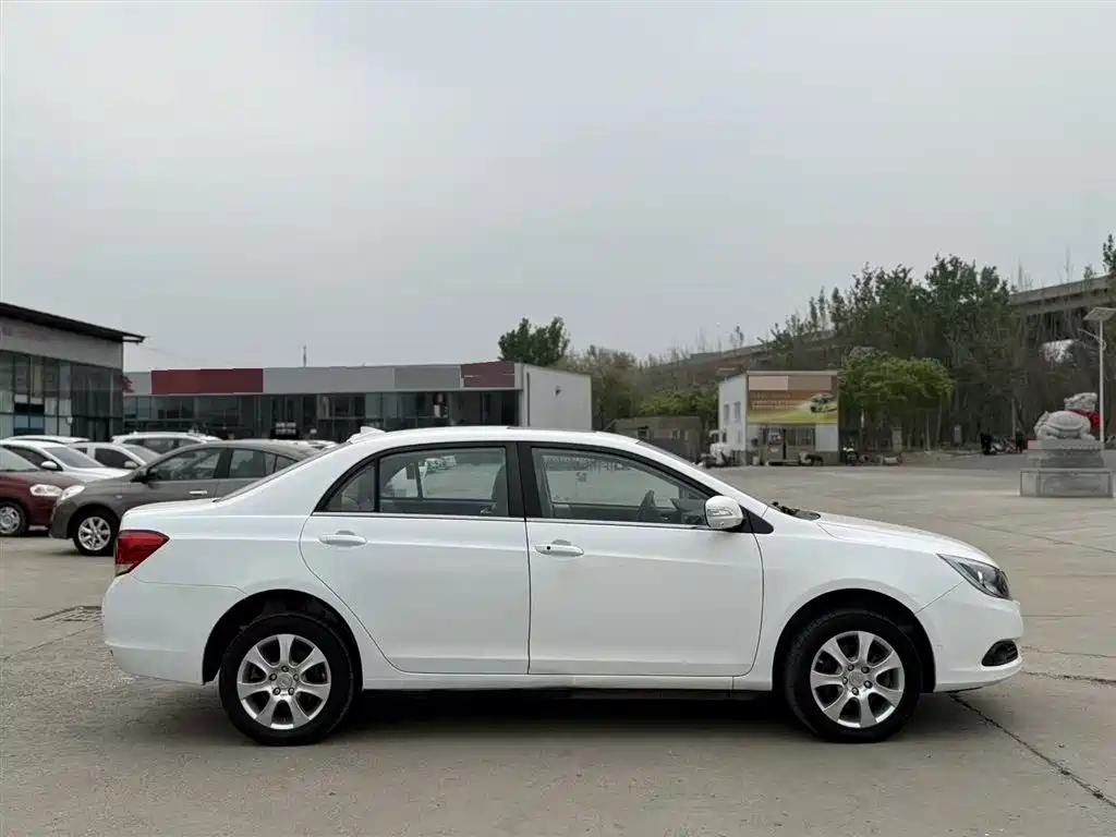 BYD E5