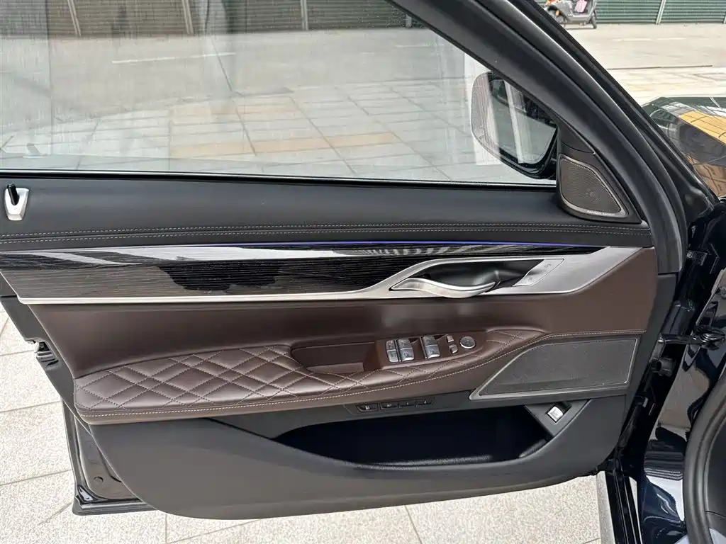 BMW 7 Series 2021 Model 730Li M Sport Package фото 12