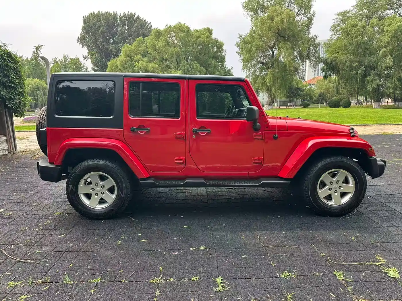 Photo 8 - Jeep Wrangler