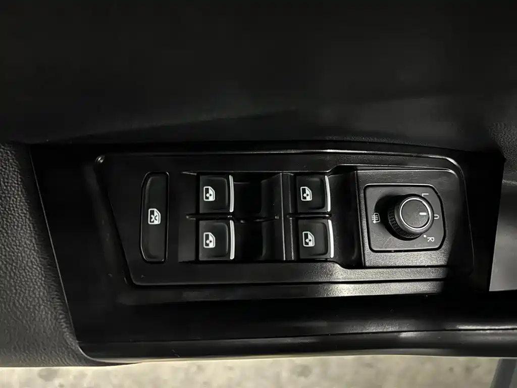 Volkswagen T-ROC 2022 280TSI DSG 2WD Comfort PLUS фото 11