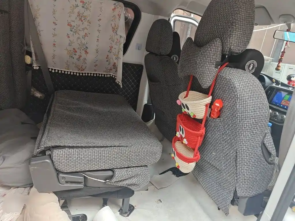 Changan Kaicheng Changan Ruixing EM60 2025 2025 Passenger Version Comfort 6-Seater 300km with Opposing Doors