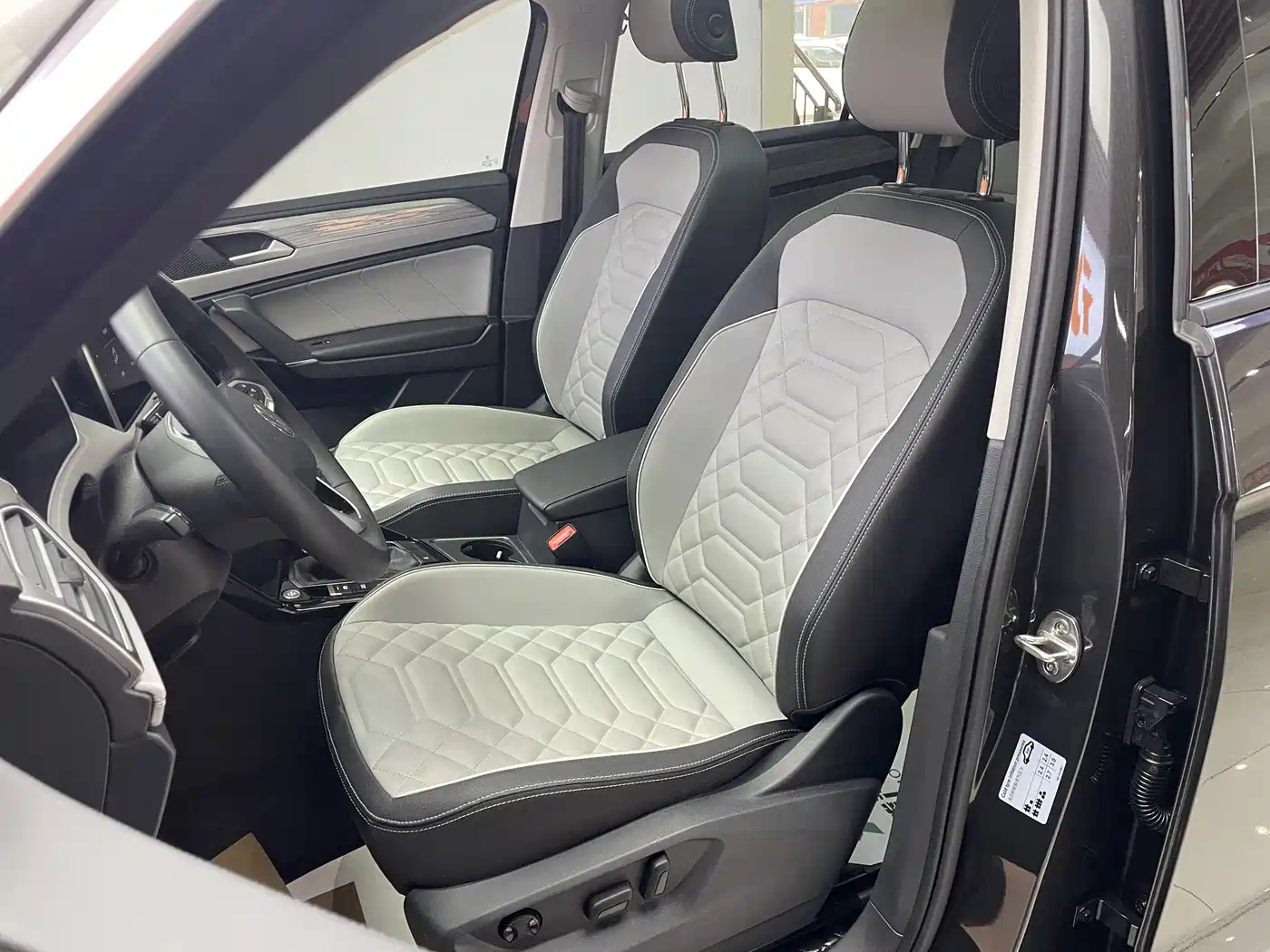 Volkswagen Tayron 2024 330TSI 2WD R-Line High Performance фото 15
