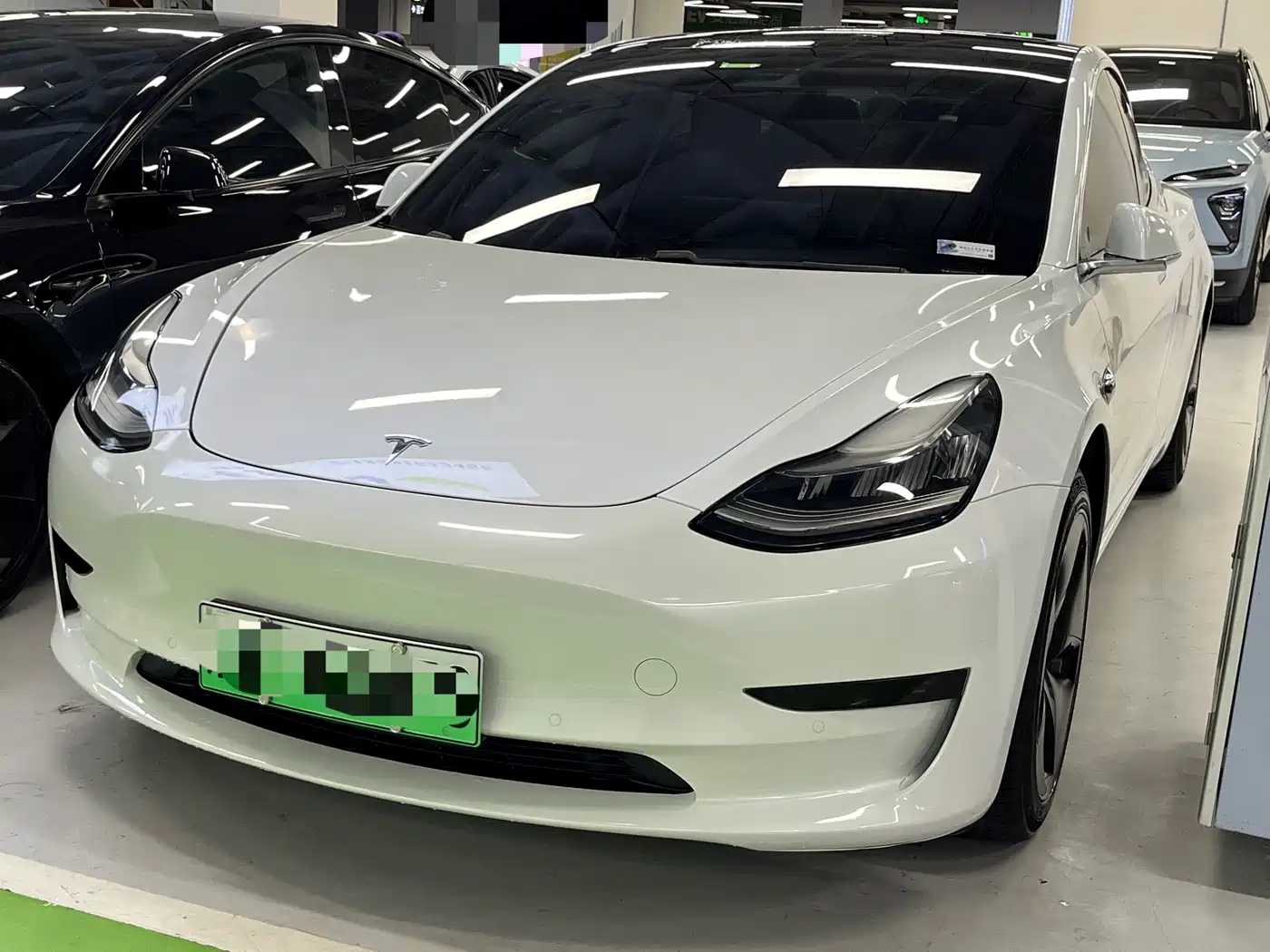 TESLA MODEL 3