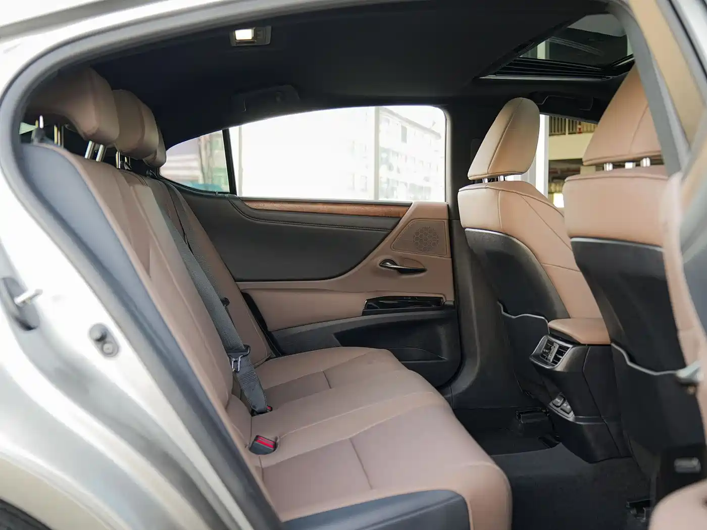 Lexus ES 2024 200 Premium Edition фото 14