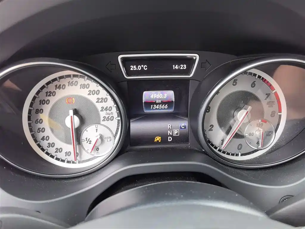 Mercedes-Benz GLA 2016 GLA 200 Dynamic фото 6