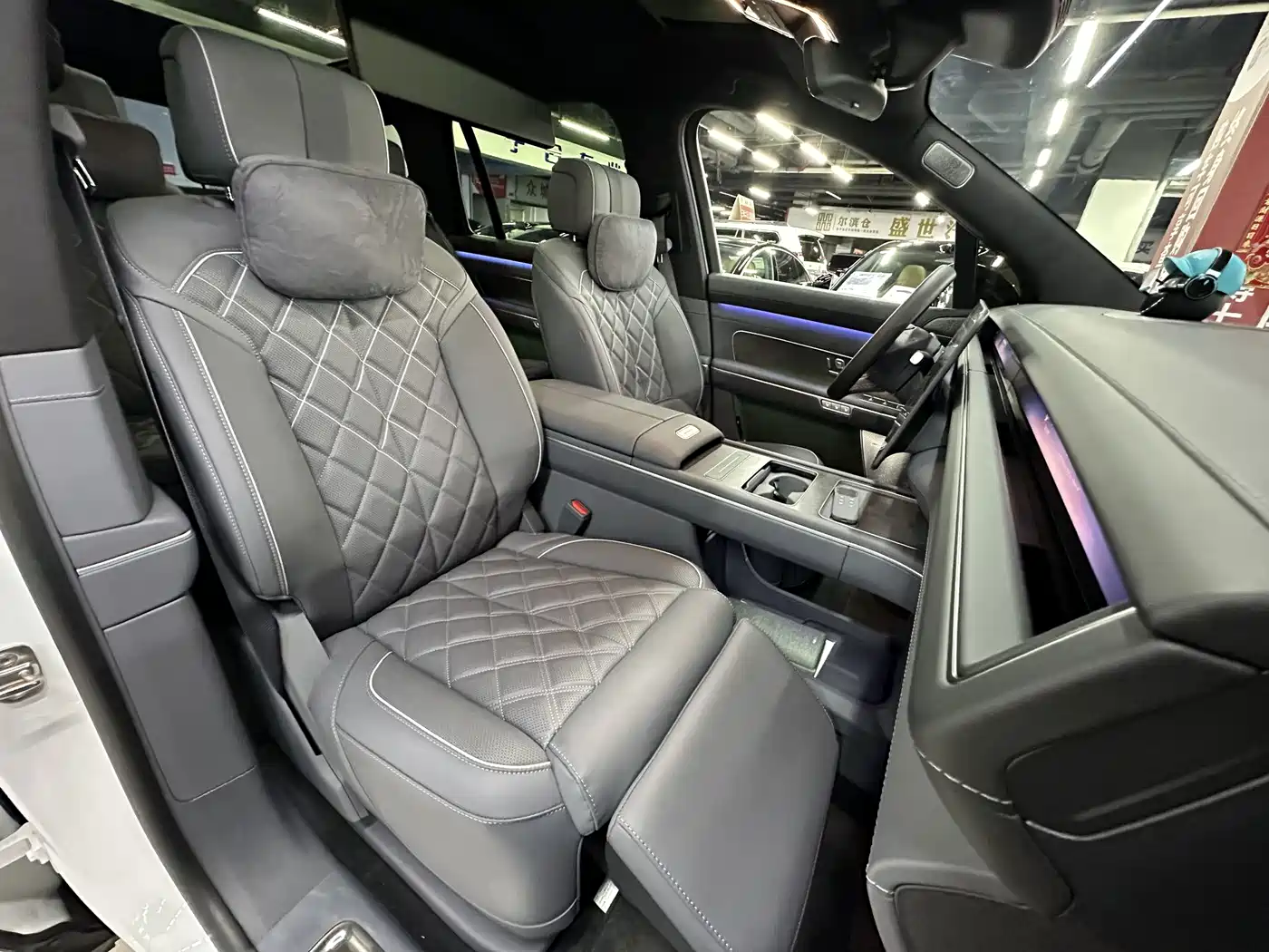 NIO ES8 2026 2025 Model 6-Seat Executive Luxury Edition
