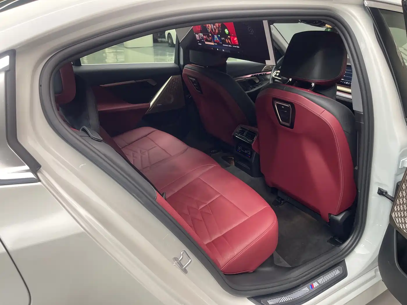 BMW 5 Series 2025 530Li Premium M Sport Package фото 12