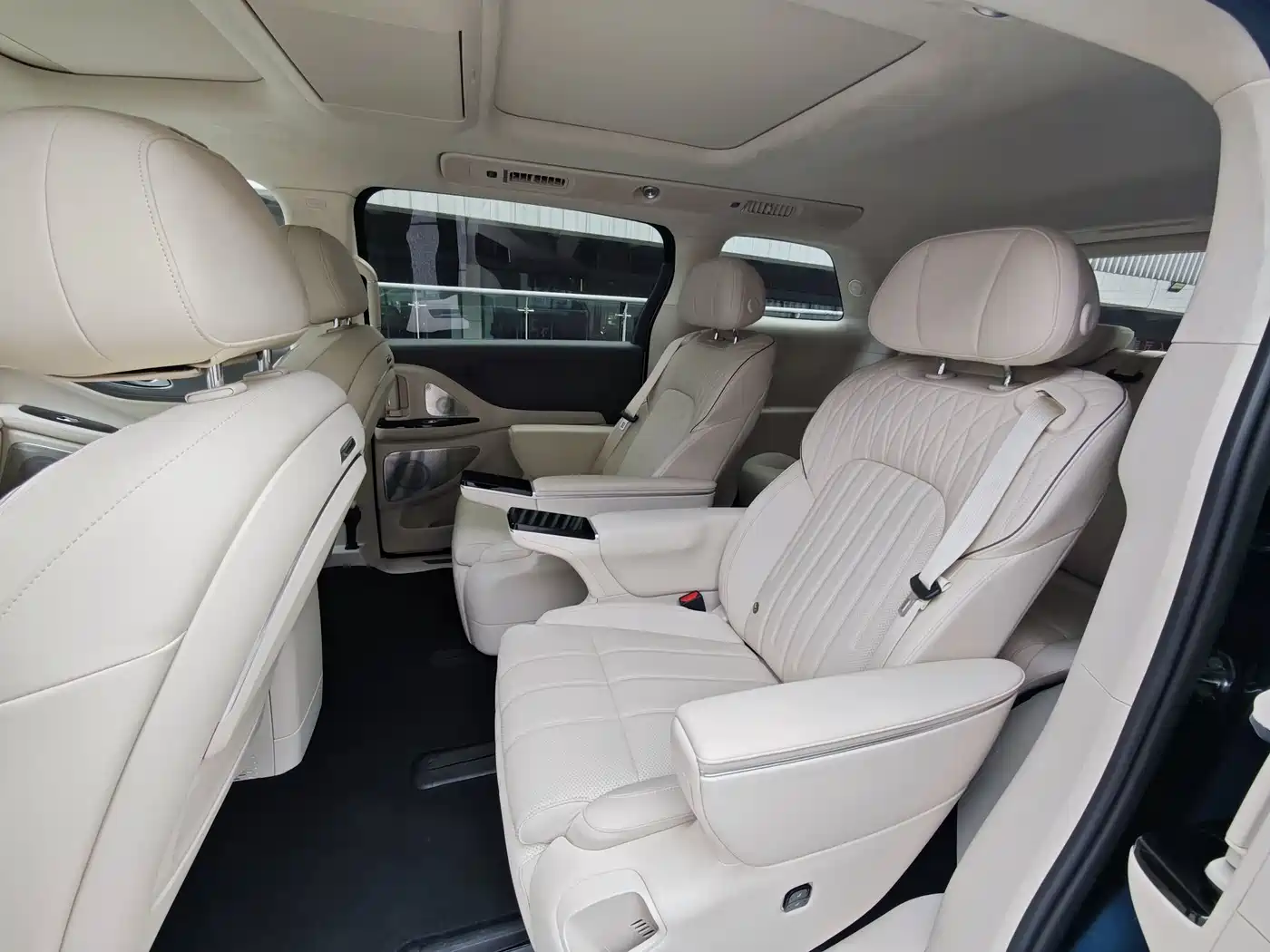 Voyah Auto Voyah Dreamer 2025 PHEV AWD Flagship Kunpeng Edition фото 10