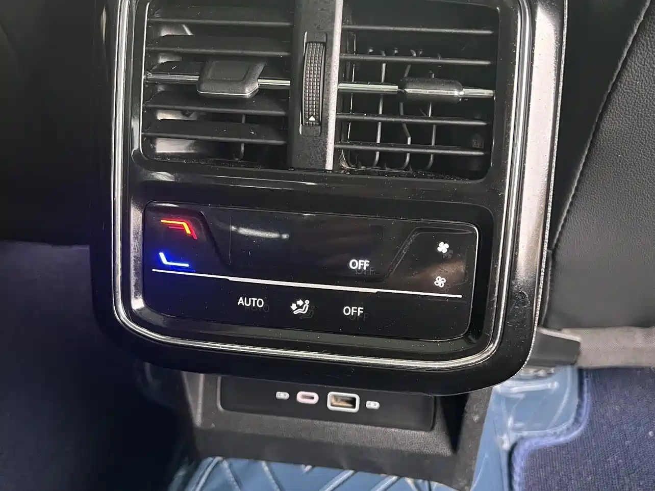 Volkswagen Passat 2022 330TSI Luxury Edition фото 40