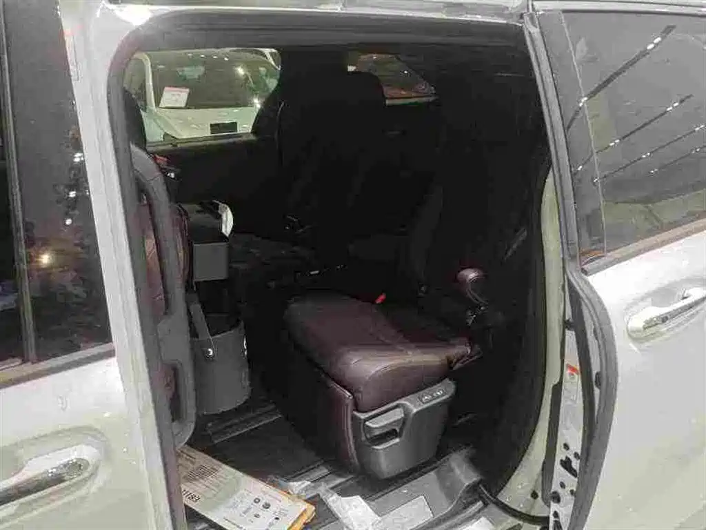 Toyota Granvia 2026 2026 Model 2.5L Hybrid Prestige PLUS AWD Trim
