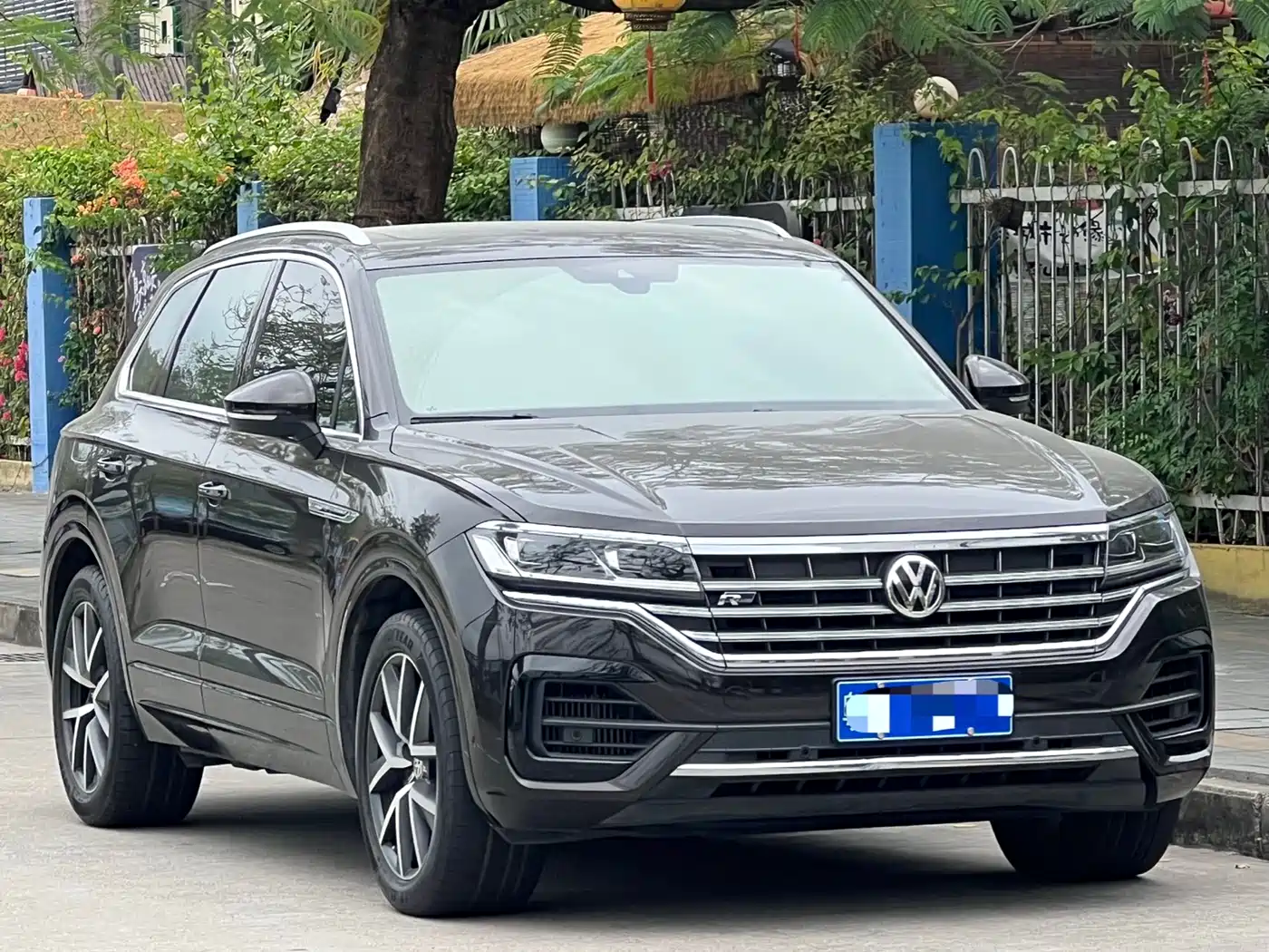VOLKSWAGEN TOUAREG